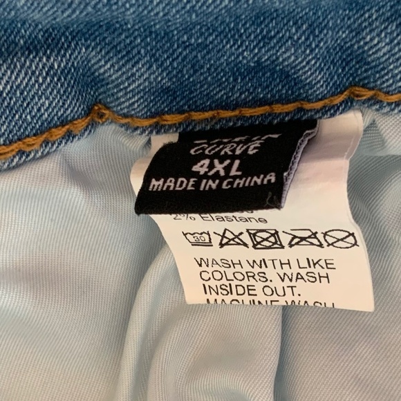 CAPRI DISTRESSED FRINGE JEANS PLUS SIZE 4X - Picture 9 of 9